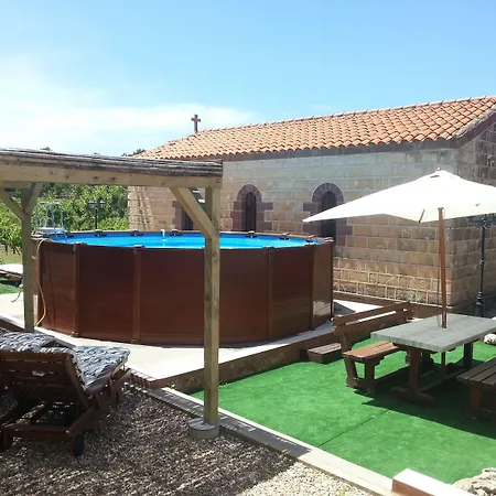 לינה וארוחת בוקר Serra E Mesu 3*